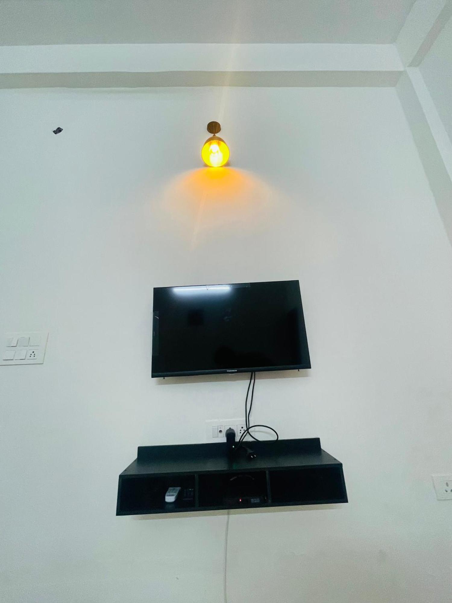 Atulyam Stays Sushant Golf City Lucknow Exterior foto