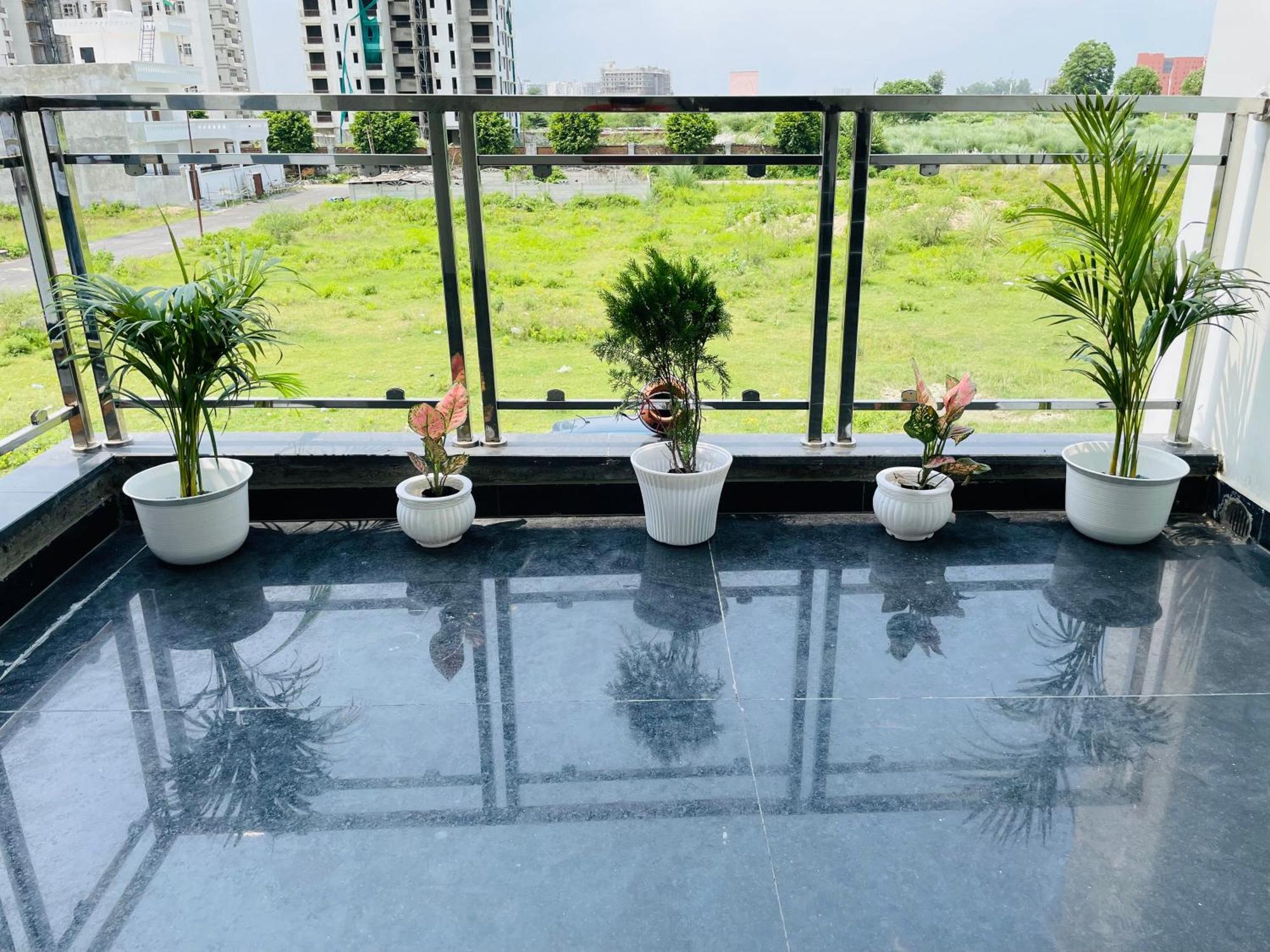 Atulyam Stays Sushant Golf City Lucknow Exterior foto